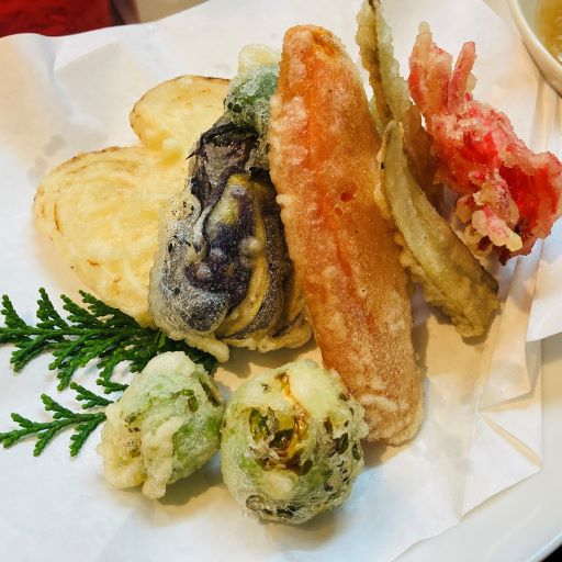 福岡の屋台で食べることができる美味しい天ぷら盛り合わせ